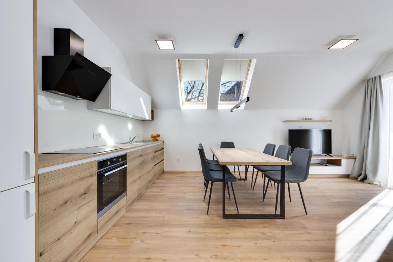 Chic Apartments With Balcony And Spa In Mojstrana Esterno foto
