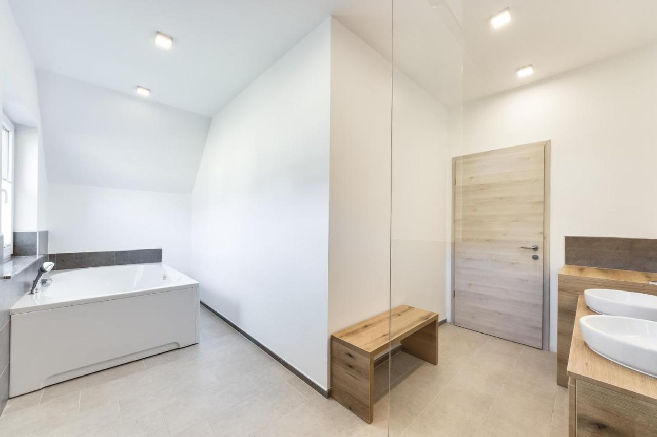 Chic Apartments With Balcony And Spa In Mojstrana Esterno foto