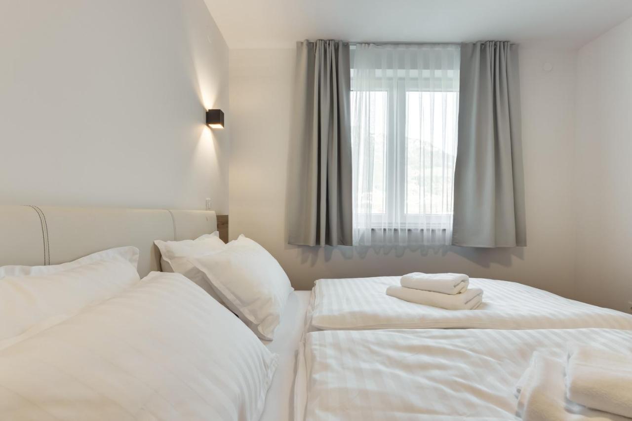 Chic Apartments With Balcony And Spa In Mojstrana Esterno foto