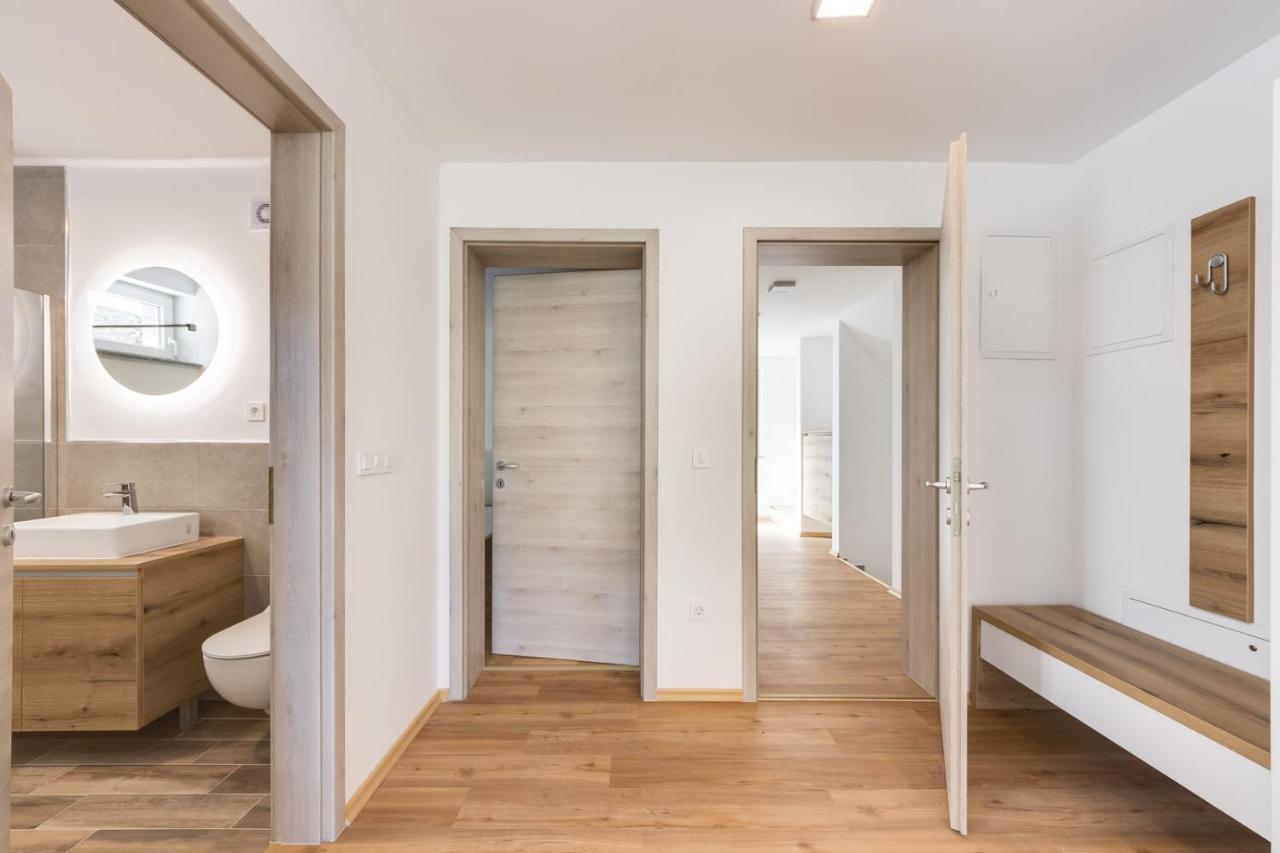 Chic Apartments With Balcony And Spa In Mojstrana Esterno foto