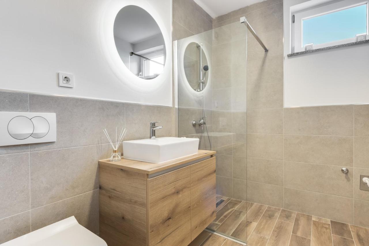 Chic Apartments With Balcony And Spa In Mojstrana Esterno foto
