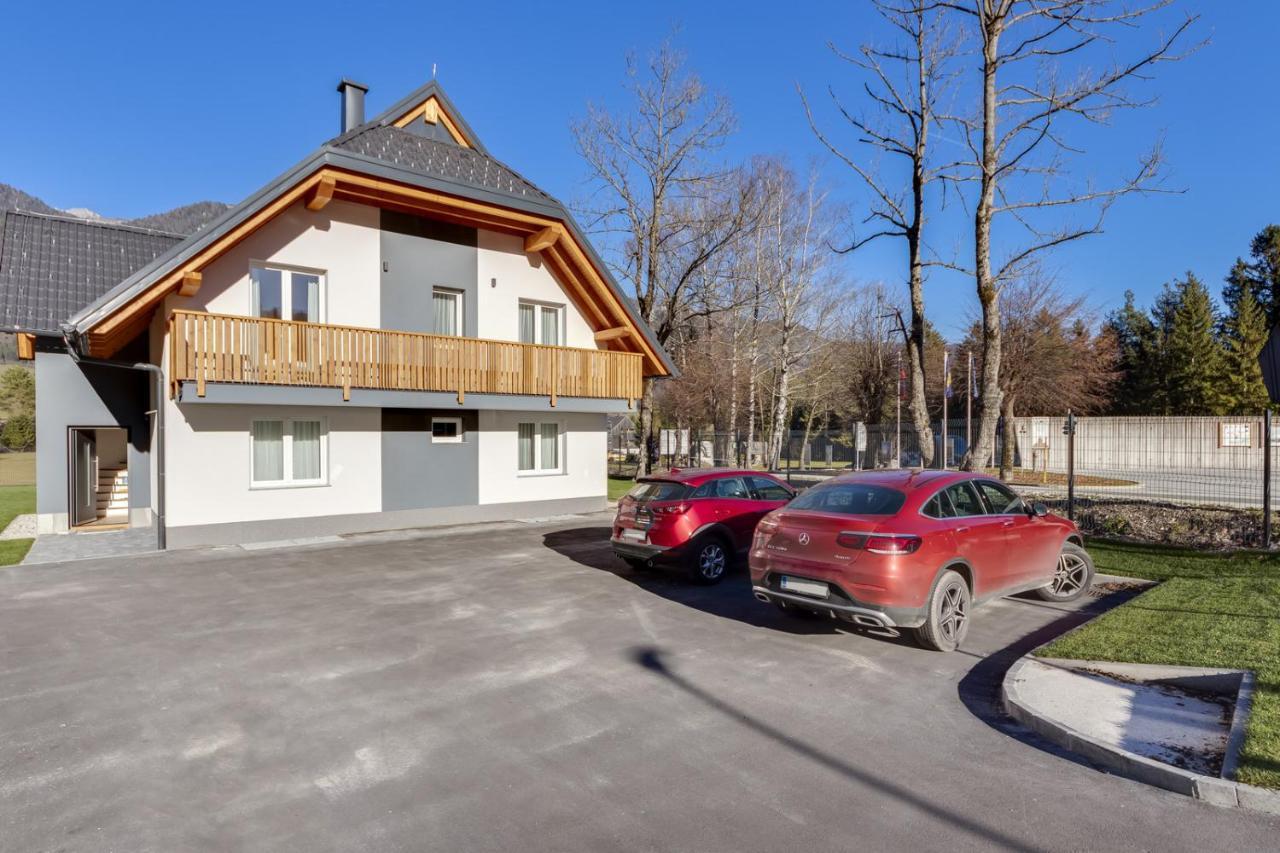 Chic Apartments With Balcony And Spa In Mojstrana Esterno foto