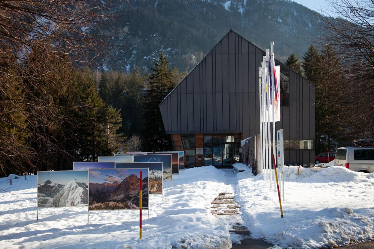 Chic Apartments With Balcony And Spa In Mojstrana Esterno foto