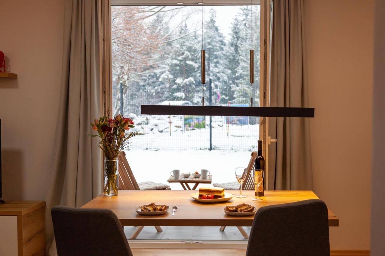 Chic Apartments With Balcony And Spa In Mojstrana Esterno foto