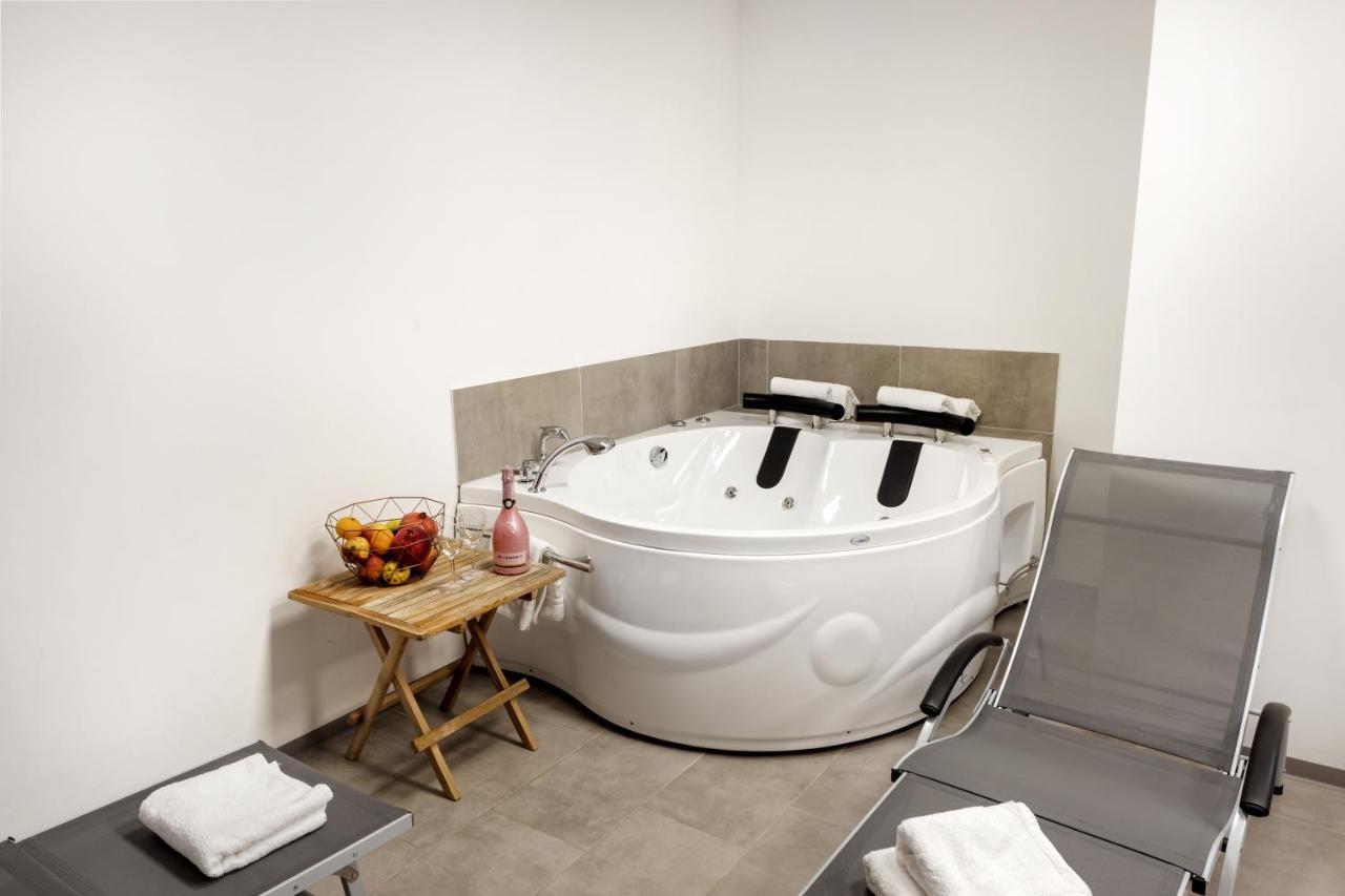 Chic Apartments With Balcony And Spa In Mojstrana Esterno foto