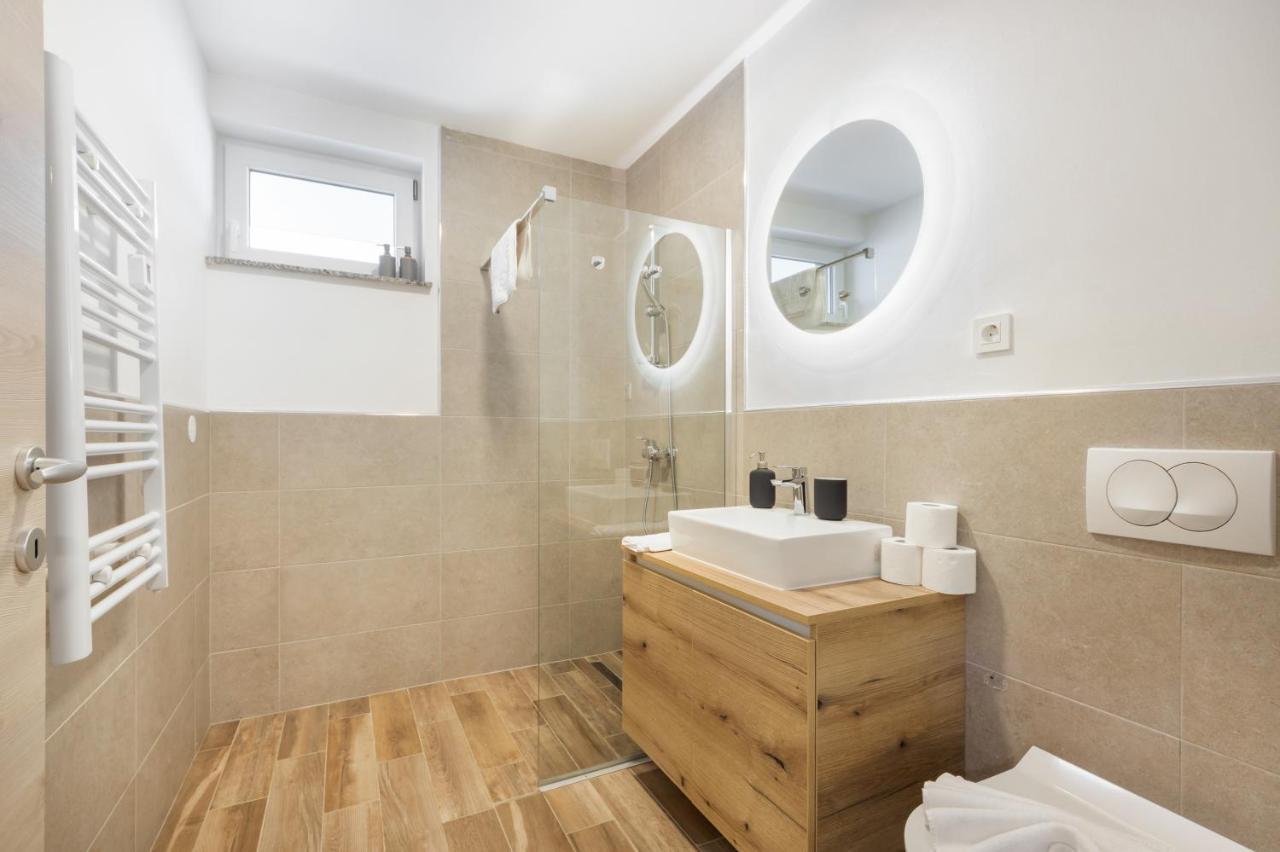 Chic Apartments With Balcony And Spa In Mojstrana Esterno foto