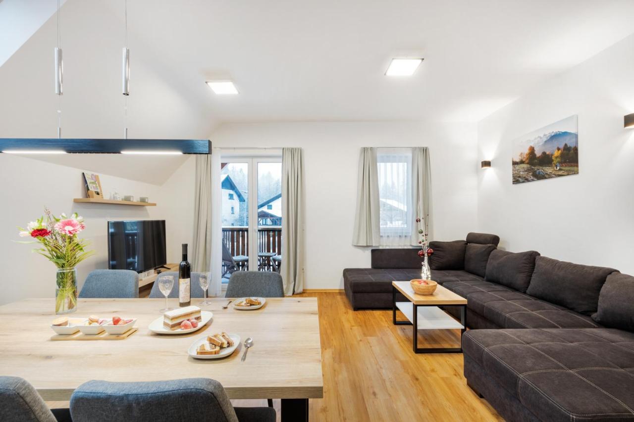 Chic Apartments With Balcony And Spa In Mojstrana Esterno foto